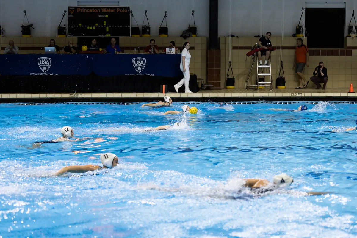 Players sprinting for the ball in the swim-off at the start of a period
